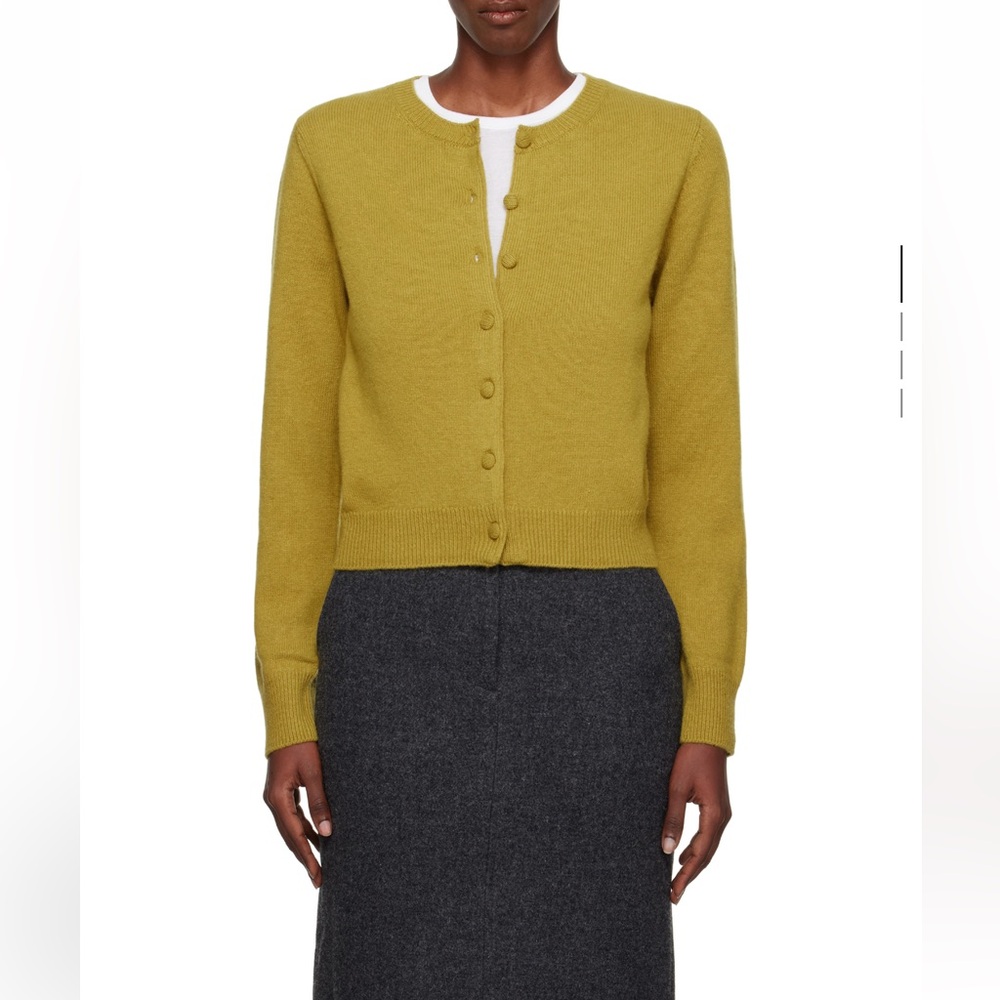 NOTHING WRITTEN
Green Diene Round Cardigan
